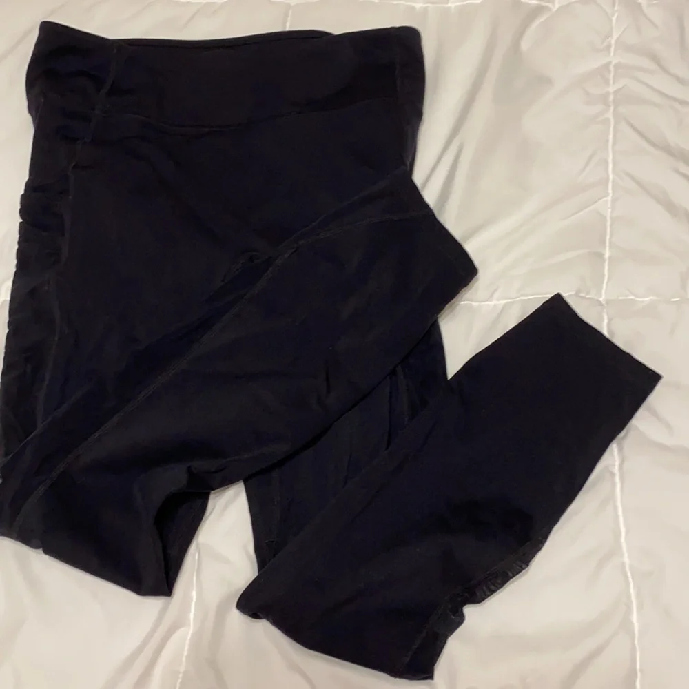 ✌🏼Bundle of Two Pairs! Fabletics Motion 365 Leggings Black: 2 Pair Bundle 🖤 🖤 - Picture 9 of 10